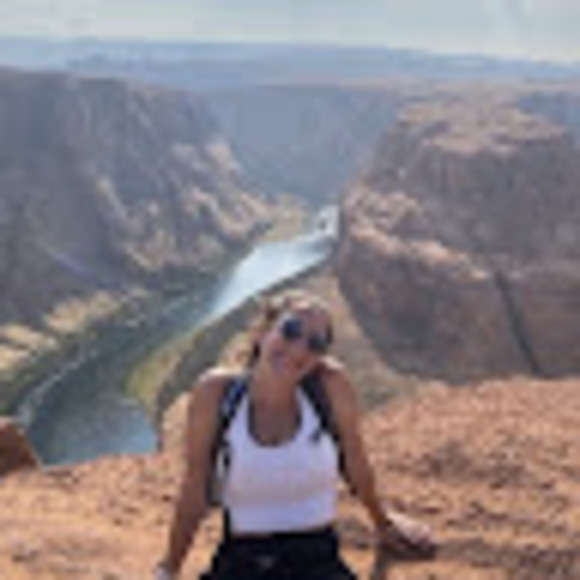 Meet your Posher, Katie - Picture 1 of 1